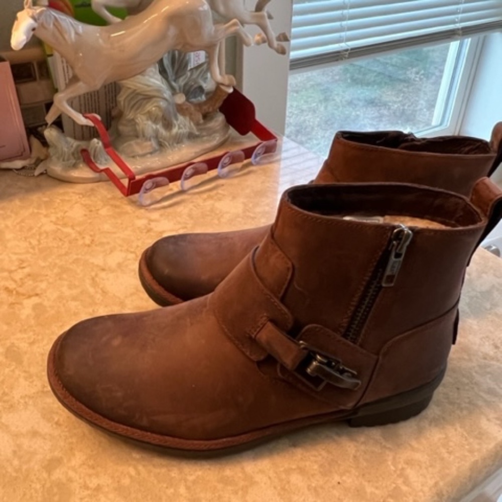 UGG SUEDE SHOES, SHEEPSKIN LINED w/BUCKLES